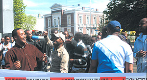 Rwandans living in The Nethelands demostrate outside the Peace Palace hall in The Hague after they were denied entry into a conference for allegedly being Tutsi.