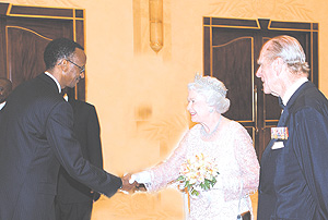 President Kagame shaking hands with the head of the Commonwealth, Queen Elizabeth II, in Kampala, during the previous Commonwealth Heads of Government Meeting in November, last year. Looking on is the Queenu2019s husband, Prince Phillip. (File photo)