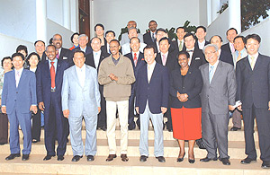 President Kagame with Rev. Kim Sam, Andrew Young and members of the Myung Sung Presbyterian Church after their meeting at Urugwiro Village. (Photo /PPU)