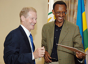 President Kagame with visiting US Senator, Bill Nelson. (PPU photo)