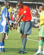 I SAID HERE: Referee Issa Kagabo insists on where he wants Rayon Sportu2019s Abdul Uwimana to take the free-kick during last weeku2019s Peace Cup semi-final against Atraco. The pit-sized midfielder was denied a new passport by press time, which automatically rule
