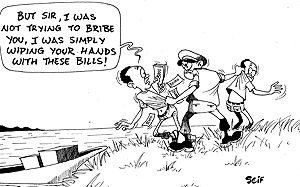 Police in Kamembe, Rusizi district are holding two men for allegedly attempting to bribe traffic officers.