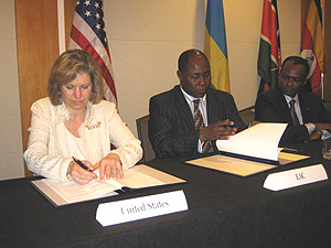 Ambassador Susan C. Schwab(L) and Peter Kiguta (R) signing the TIFA Pact. (Photo/ E. Kagire)