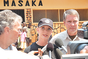 L-R Tom Daschle, Cindy McCain and Bill Frist talking to the press at Masaka Health Centre. (Photo/ J. Mbanda).
