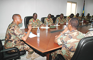 Chief of General Staff, General James Kabarebe addressing the SPLA contingent at MINADEF headquarters. (Photo J. Mbanda).