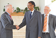 President Kagame with EU election chief observer, Michael Cashman, at village Urugwiro. Looking on is David McRae, European Comission Head of Delegation. (Photo/ PPU).