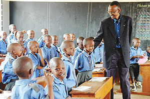 President Kagame chats with school children during a visit to Ecole Primaire du2019Application de Kimihurura (EPAK), in Kigali yesterday. (Photo/PPU)