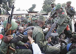 Congolese soldiers beating up civilians they picked up in Kibati last sunday.(Net photo)