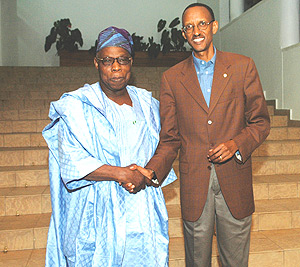 President Paul Kagame with UN Chief Negotiator for DR Congo and former Nigerian President Olusegun Obasanjo after their meeting at Urugwiro Village yesterday. (PPU Photo). 