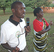 Ndagijimana and Mukangarambe telling their story. (Photo by R.Mugabe).