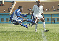 INFLUENTIAL FUGURE: Midfielder Patrick Mafisango (R) is a key fugure for Rene Felleru2019s side. (File photo).