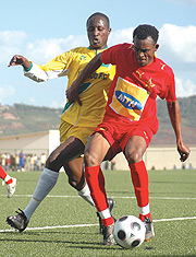 BARRICADE: Atracou2019s Ismail Habumugisha is beaten to the ball by El-Merreikh defender in yesterdayu2019s game. It ended 0-0 for El-Merreikh to advance. (Photo/ G. Barya)