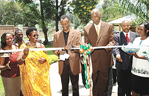 President Kagame cuts the tape to officially open Gorilla Hotel in Gisenyi, Rubavu District. The ceremony took place at the end of the 5-day Retreat of senior government officials. (Photo PPU).