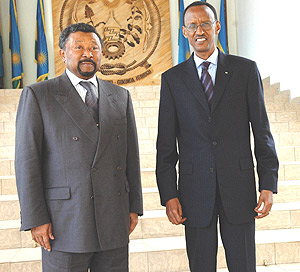 President Kagame with  the Chairperson of the AU Commission Jean Ping, after their meeting at Urugwiro Village yesterday. (PPU Photo).