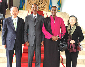 President Kagame and the First Lady pose for a photograph with UN Secretary General, Ban ki-Moon and his wife after their talks at Urugwiro Village yesterday. (PPU Photo).