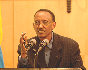 President Kagame addressing the news conference at Urugwiro Village yesterday. (Photo PPU).