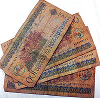 The old Rwf100 that will cease being legal tender by end of this year. (Photo/ J.Mbanda).