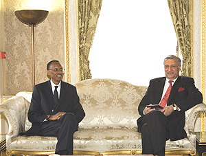 President Kagame with the Secretary General of the Commonwealth, Kamalesh Sharma, at the organisationu2019s HQ in London yesterday. (PPU photo).