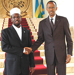 President Kagame with the visiting President of Somalia, Sheikh Ahmed Sharif. (PPU Photo).