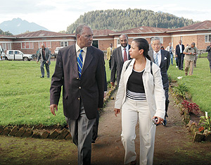Jean Sayinzoga, chairman of the Rwanda Demobilisation and Reintegration Commission (RDRC) welcomes US Ambassador to the United Nations, Susan Rice, to the Mutobo Intergration Centre. Photo/ J. Mbanda)
