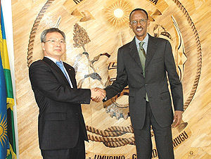 President Kagame with Mr. Soo Ho Meng, Korea Telecomu2019s VP of Global Business after their meeting at Urugwiro Village on Friday. (PPU photo).