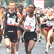 Gervais Hakizimana (C) running in last yearu2019s half marathon in France.