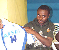 Abedi Mulenda being unveiled by Rayon Sport yet he was still contracted to Atraco.