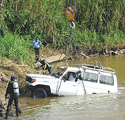 The vehicle retrived from River Mukungwa with five bodies still iinside. (photo: B Mukombozi)