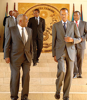 President Kagame and Mr. Peter Munga, Board Chairman and CEO of Equity Bank making their way down the steps for a group photo. (PPU)