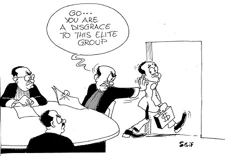 Members of the Kigali Bar Association yesterday condemned Olivier Muhizi, a city lawyer who was arrested last week while trying to bribe a judge in order to subvert the course of justice.