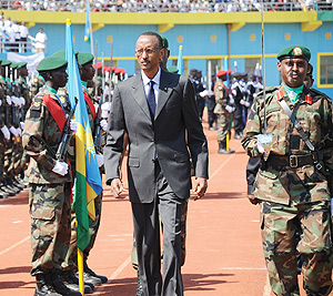 President Paul Kagame inspects a guard of honour during celebrations to mark the 15th anniversary of the Liberation. (PPU photo)