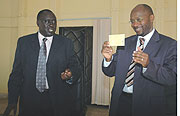 Robert Masozera (R) receives a cheque from Justice Minister Tharcise Karugarama. (Photo/ J. Mbanda)