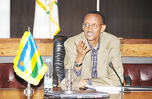President Kagame addressing members of the press at the press conference held at Urugwiro Village yesterday (PPU Photo)