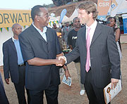 Prime Minister Makuza with a guest at the Expo