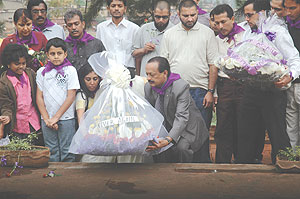 Indiau2019s Consulate General to Rwanda -Vinod Tharamal  lays a wreath at Gisozi Memorial Centre yesterday. ( Photo/ F. Goodman)