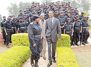 President Paul Kagame speaks to acting Comissioner General of Police Mary Gahonzire and Internal Security minister Fazil Harerimana at police headquarters yesterday (Photo / Urugwiro Vilage).