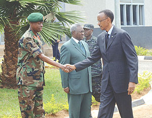 President Paul Kagame greets Rwanda Defence Forces chief, Gen James Kabarebe as Defence Minister Gen Marcel Gatsinzi  looks on. (Photo/ Urugwiro Village)