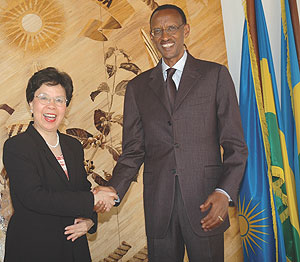 President Paul Kagame (R) with WHO Executive Director Dr Margaret Chan at Urugwiro Village Yesterday. (Photo/ J. Mbanda)