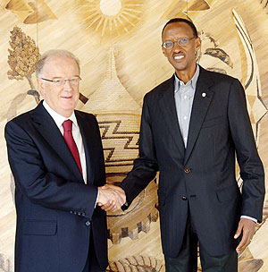 President Kagame  meets with Jorge Sampaio at Urugwiro village yesterday.