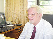Prof Roger Sapsford (Photo PNtambara)