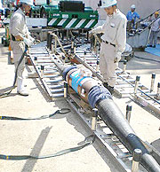 Laying the SEACOM cable at the coast