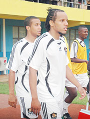 Two of APRu2019s new signings walk to the field ahead of yesterdayu2019s tie with Musanze at Amahoro Stadium. (Photo by F.Goodman