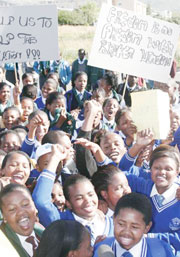 Children take part in agitating for their rights. (Net photo)