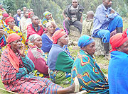 Residents who gathered last week to resolve differences arising out of the new agricultural policy  in Gataraga sector.(photo/ B. Mukombozi)