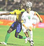 Algerian Karim Saifi (R) and Rwandau2019s Hamadi Ndikumana (L) fight for the ball during their 2010 World Cup group C qualifying football match in Blida on Sunday.