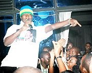 Alphau2019s performs to his fans.