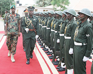 Gen Kabarebe inspects a Guard of Honour on arrival at the Sudanese Army Headquarters in Khartoum