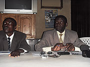 Noel Hakizimfura (R) in the presse conference.