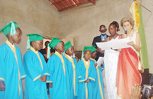 Ahazaza Independent School Director, Raina Luff, presents certificates to the graduating kindergaten class. 