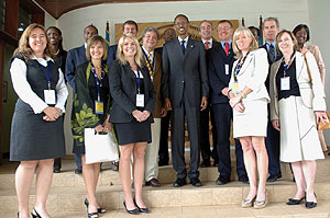 President Paul Kagame with the visiting YPO delegation at Urugwiro Village yesterday (Photo Urugwiro Village)
